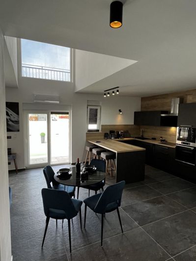 Image No.16-4 Bed Property for sale