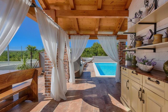 Image No.13-3 Bed Property for sale