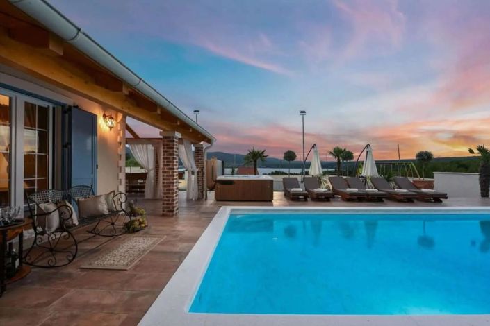 Image No.15-3 Bed Property for sale