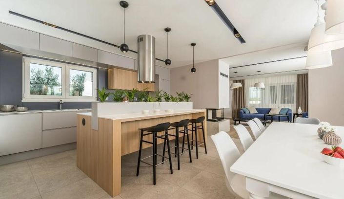 Image No.25-5 Bed Property for sale