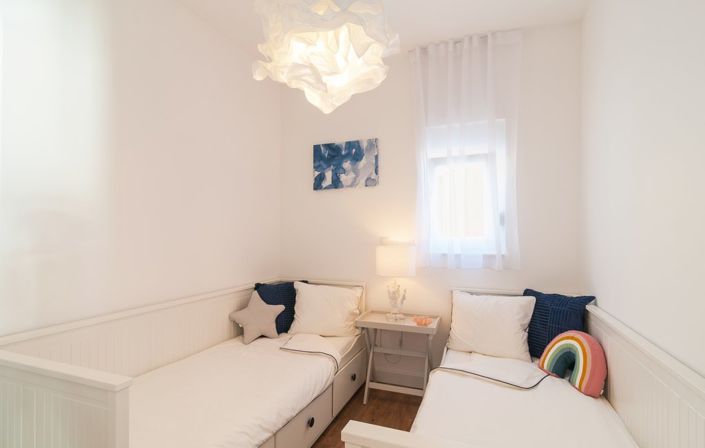 Image No.17-4 Bed Property for sale