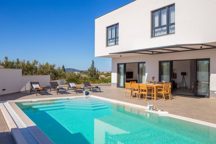 Image No.14-4 Bed Property for sale