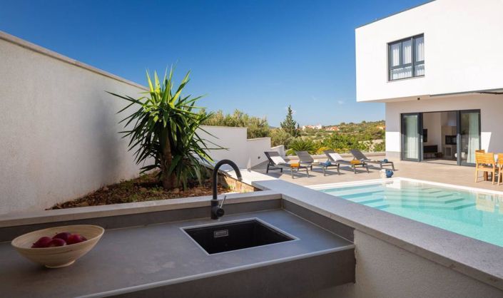 Image No.19-4 Bed Property for sale