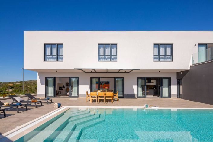 Image No.2-4 Bed Property for sale