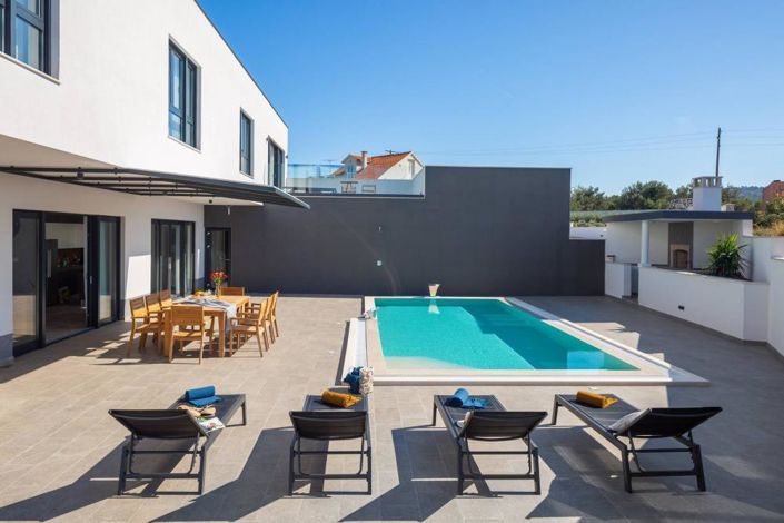 Image No.20-4 Bed Property for sale