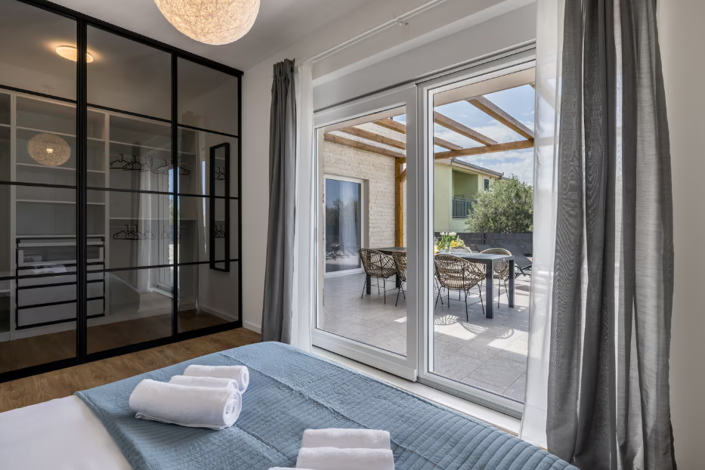 Image No.15-4 Bed Property for sale