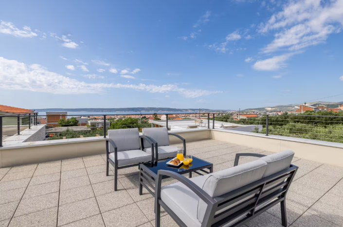 Image No.2-4 Bed Property for sale