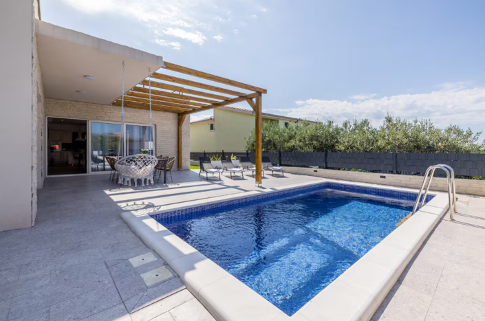 Image No.3-4 Bed Property for sale