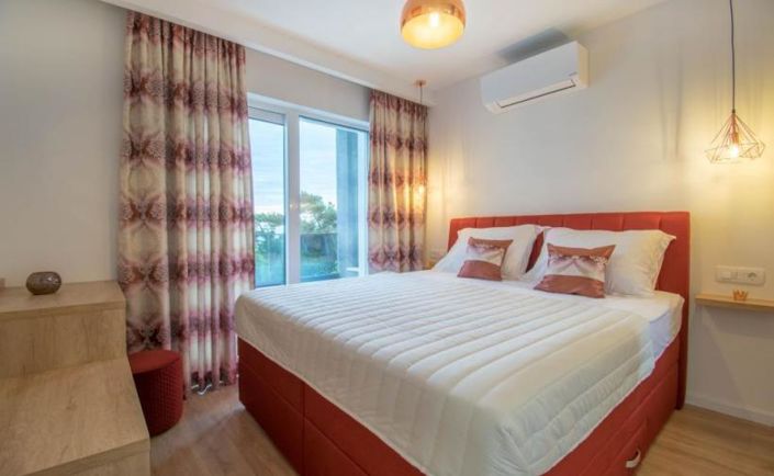 Image No.10-3 Bed Property for sale