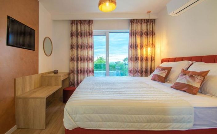 Image No.11-3 Bed Property for sale