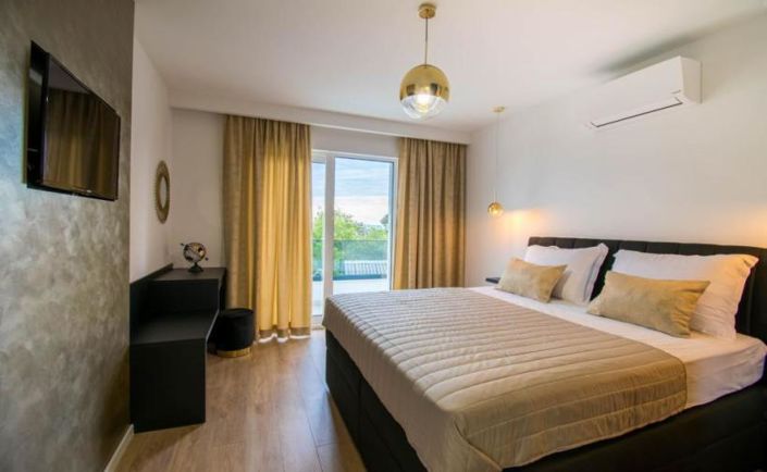 Image No.9-3 Bed Property for sale