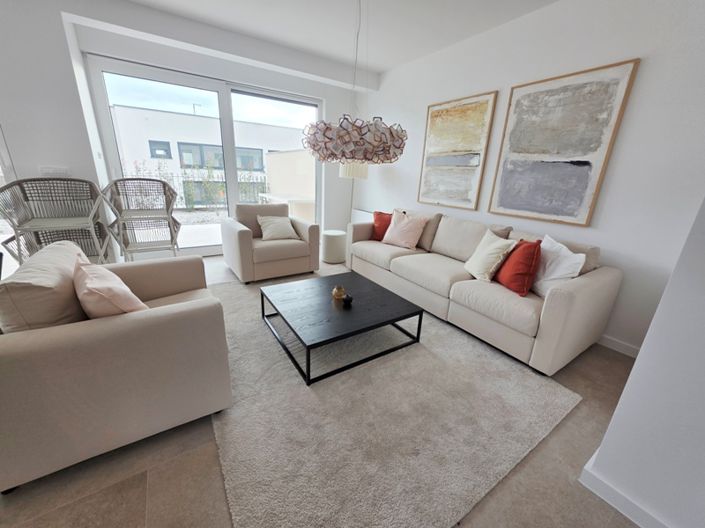 Image No.10-3 Bed Property for sale