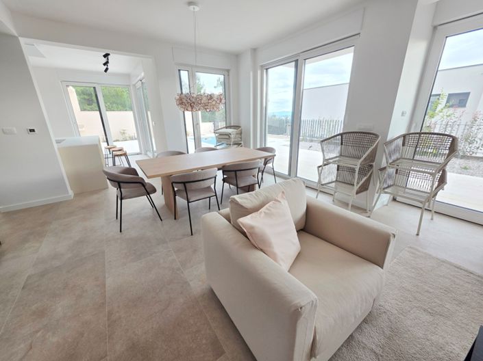 Image No.11-3 Bed Property for sale