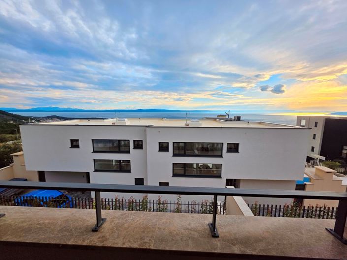 Image No.13-3 Bed Property for sale