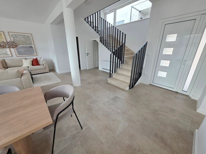 Image No.9-3 Bed Property for sale