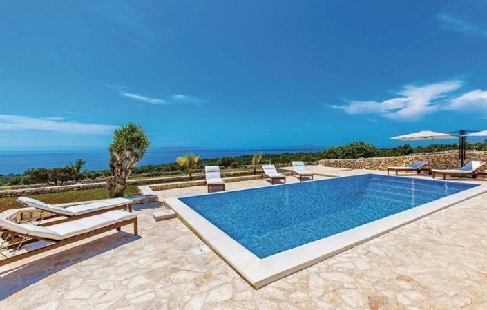 Image No.10-5 Bed Property for sale