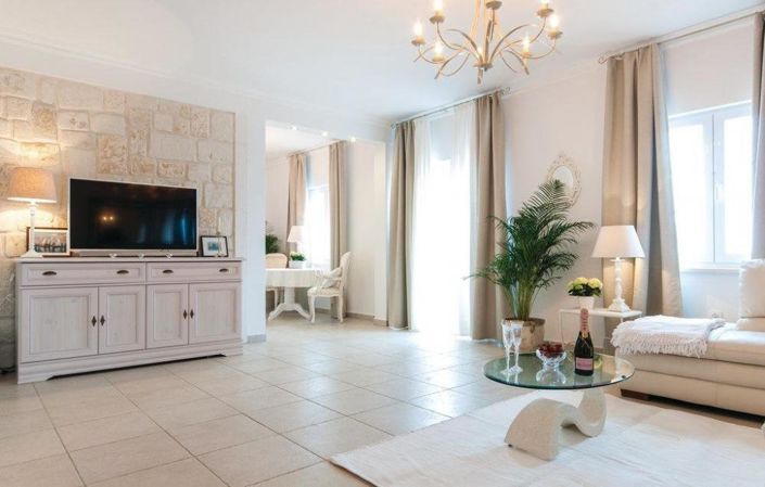 Image No.13-5 Bed Property for sale