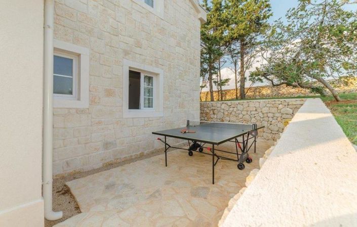 Image No.17-5 Bed Property for sale