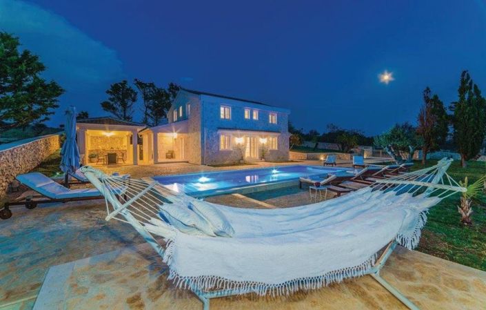 Image No.19-5 Bed Property for sale