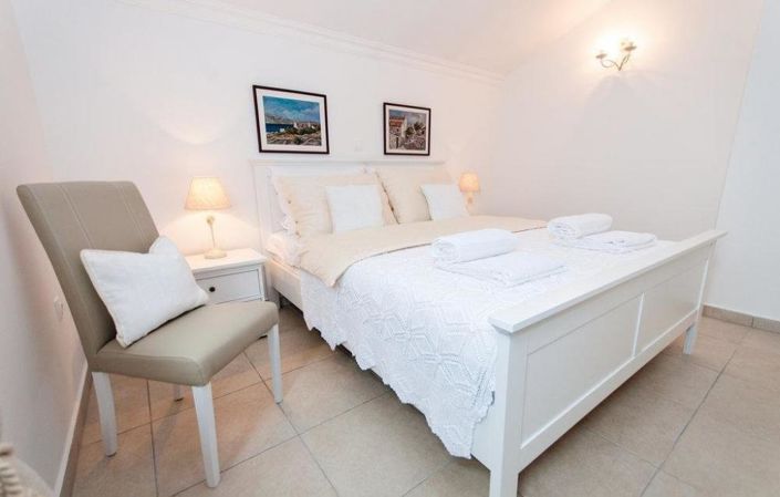 Image No.24-5 Bed Property for sale