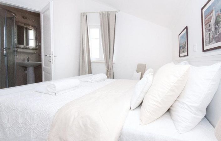 Image No.25-5 Bed Property for sale