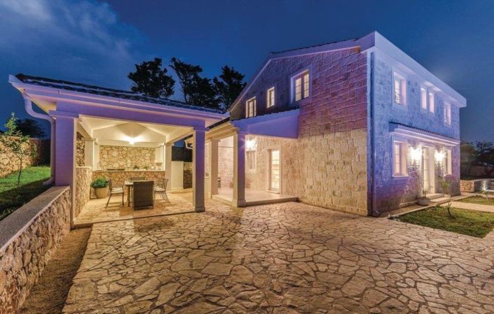 Image No.8-5 Bed Property for sale