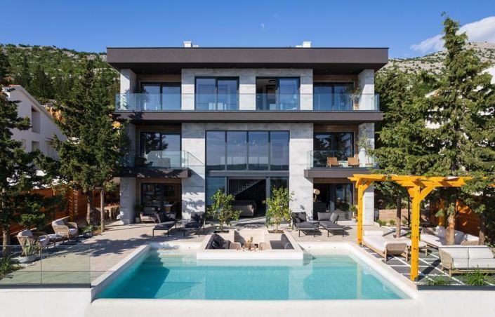 Image No.1-6 Bed Property for sale