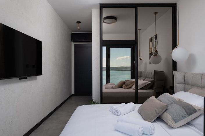 Image No.21-6 Bed Property for sale