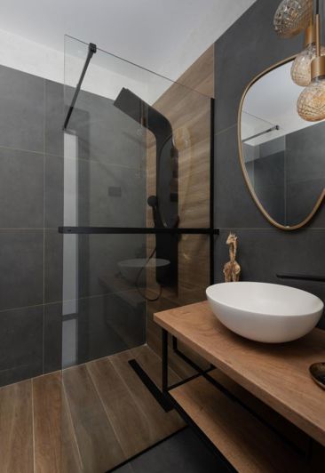 Image No.22-6 Bed Property for sale