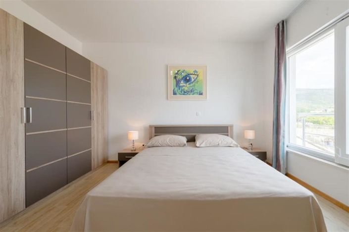 Image No.12-3 Bed Property for sale