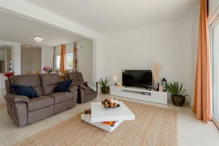 Image No.6-3 Bed Property for sale