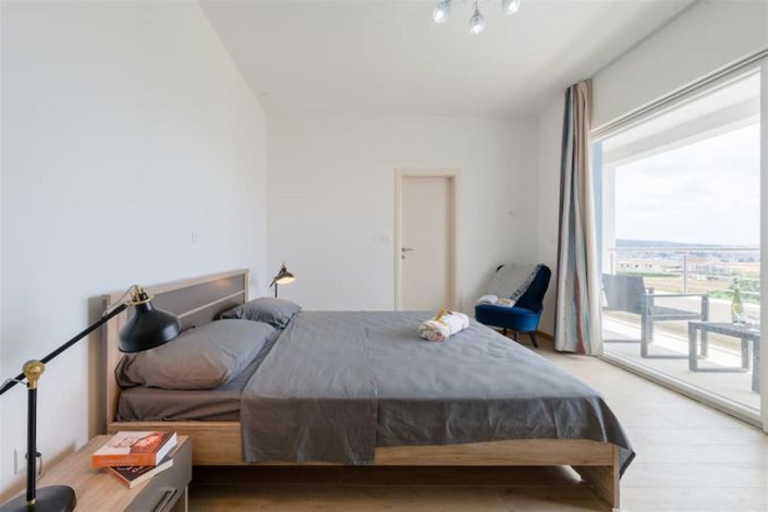 Image No.8-3 Bed Property for sale