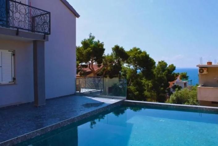 Image No.1-4 Bed Property for sale