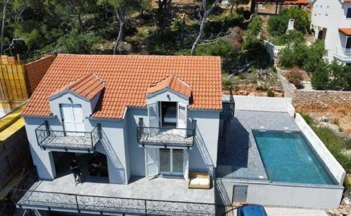 Image No.2-4 Bed Property for sale