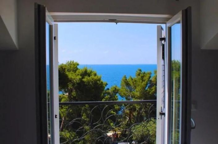 Image No.4-4 Bed Property for sale