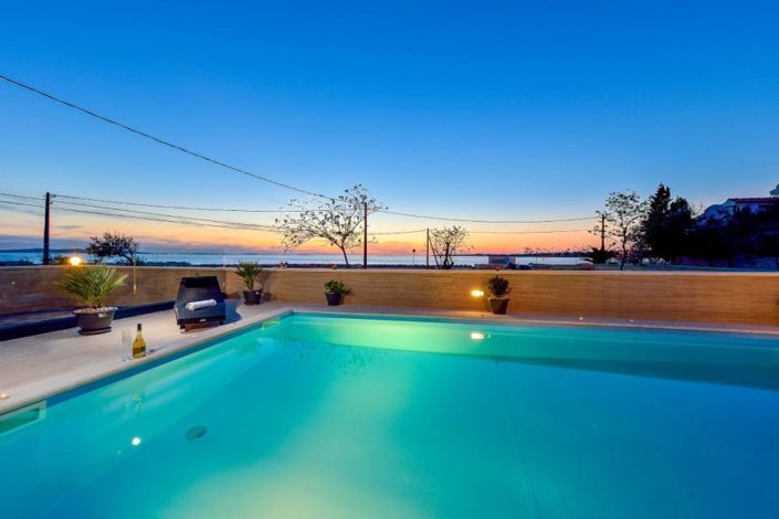 Image No.12-6 Bed Property for sale