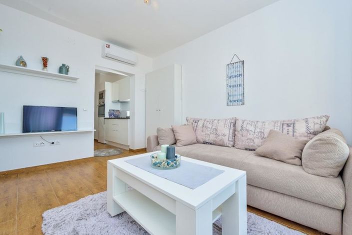 Image No.15-6 Bed Property for sale