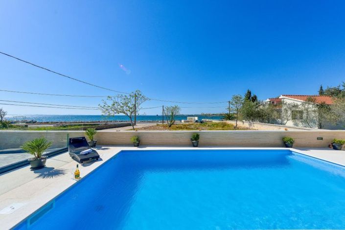 Image No.8-6 Bed Property for sale