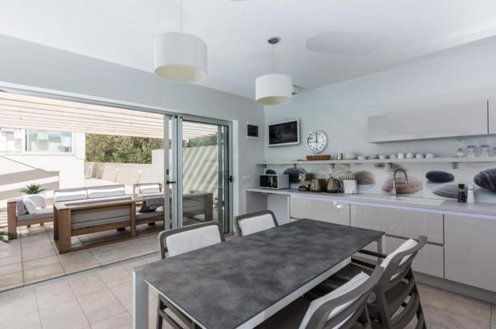 Image No.10-7 Bed Property for sale