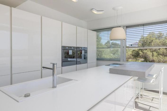 Image No.17-7 Bed Property for sale