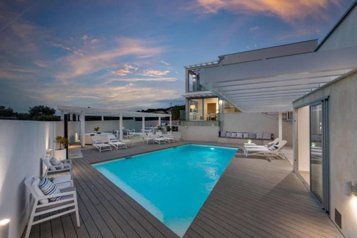 Image No.3-7 Bed Property for sale