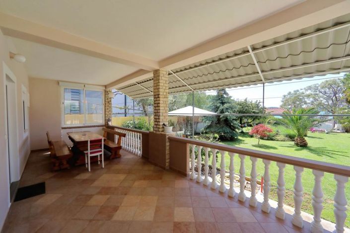 Image No.13-10 Bed Property for sale