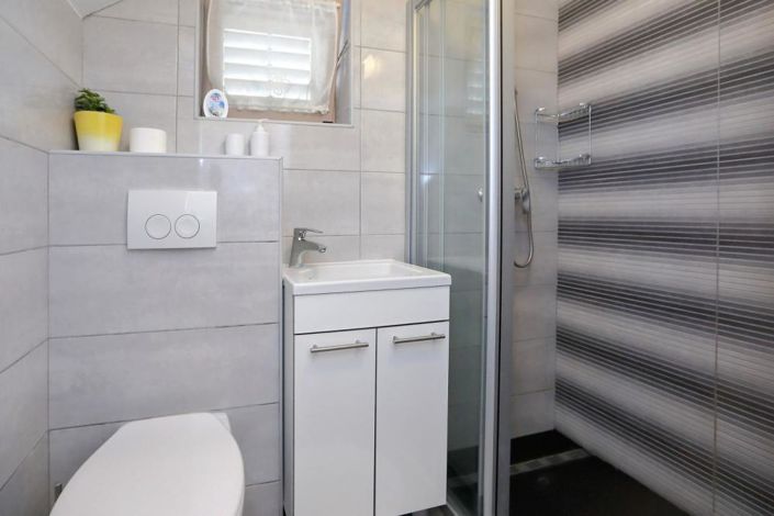 Image No.19-10 Bed Property for sale