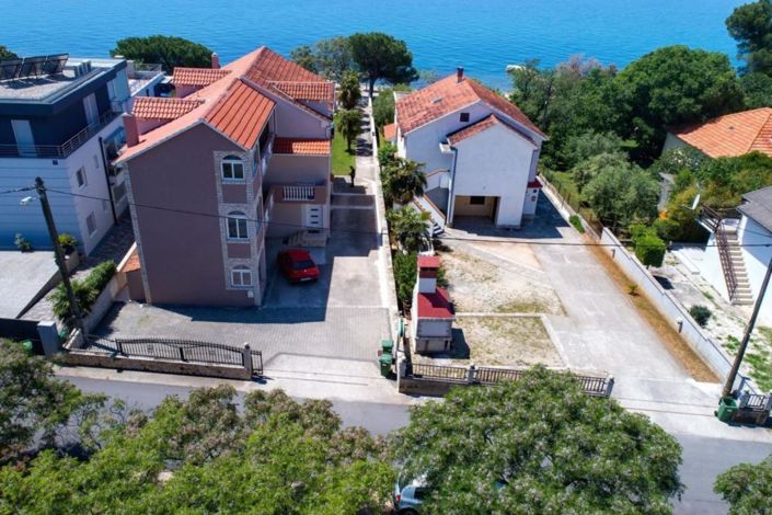 Image No.2-10 Bed Property for sale