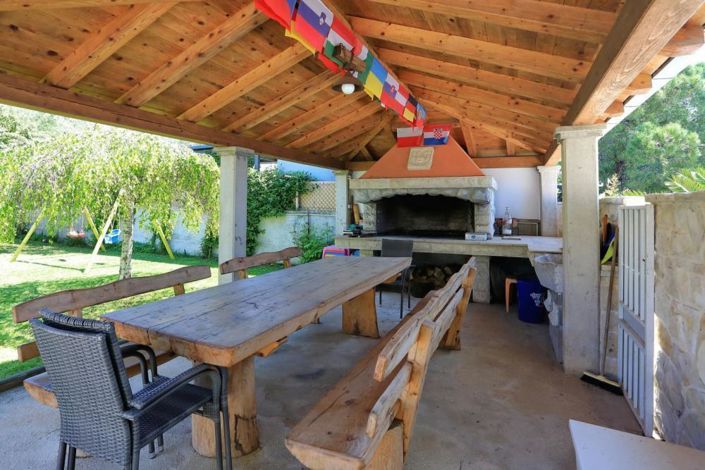 Image No.23-10 Bed Property for sale