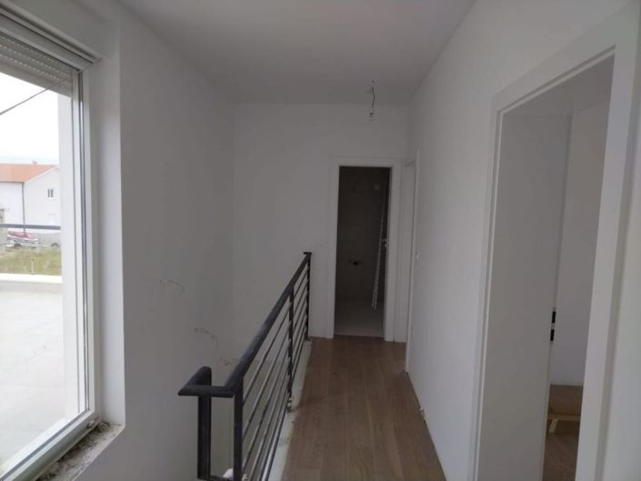 Image No.19-3 Bed Property for sale