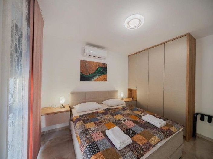 Image No.16-8 Bed Property for sale