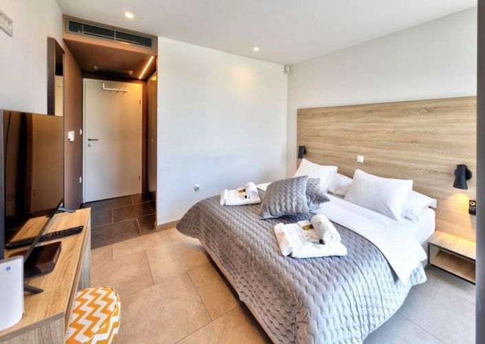 Image No.15-6 Bed Property for sale