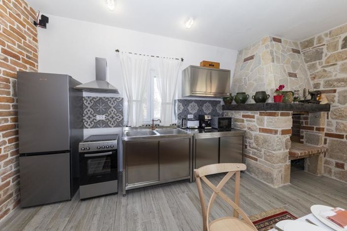 Image No.17-5 Bed Property for sale