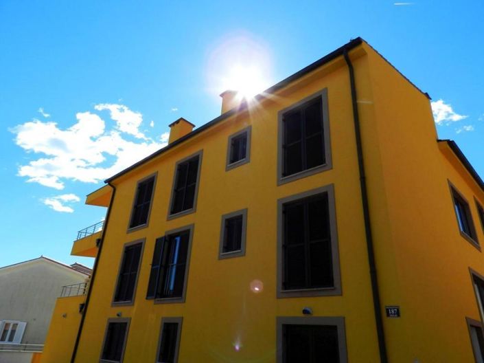 Image No.12-6 Bed Property for sale